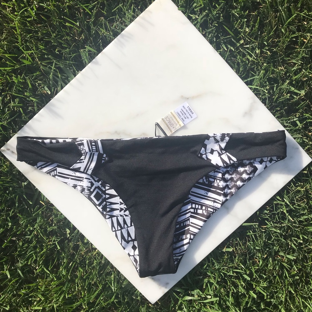 L-SPACE IVORY COAST BARRACUDA BIKINI BOTTOM